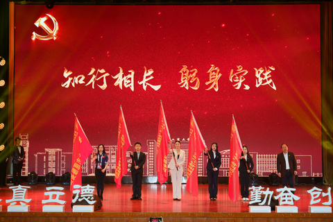 a1a190d9f95742fdae27f2a127d06720.jpg a1a190d9f95742fdae27f2a127d06720.jpg