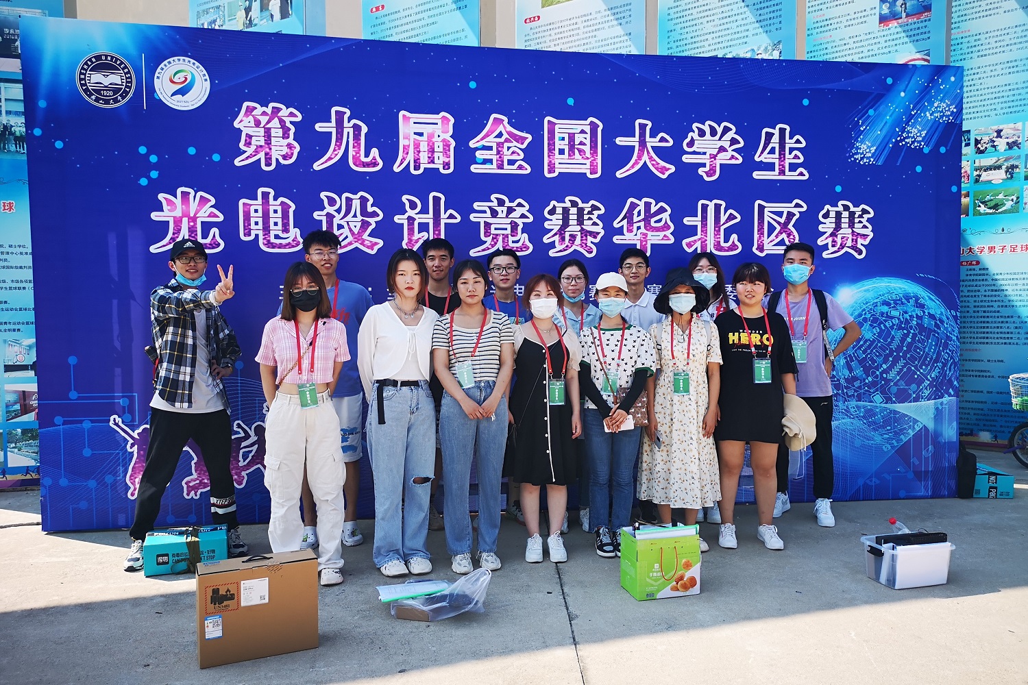 參賽學生合影留念